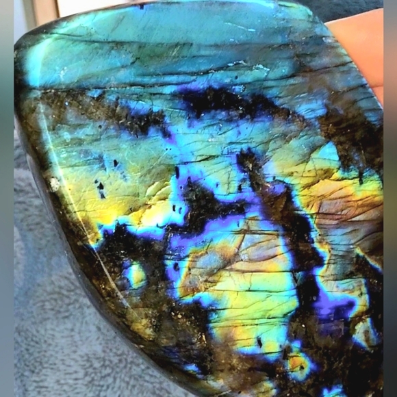 Big Bright Beauty! Large Labradorite Free-form - Picture 4 of 17